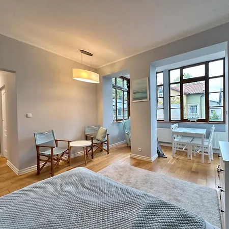 Yonekawa Apartments, Molo & Monte Cassino Daire