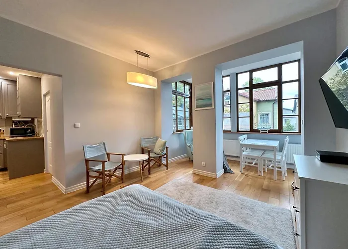 Yonekawa Apartments, Molo & Monte Cassino Apartment